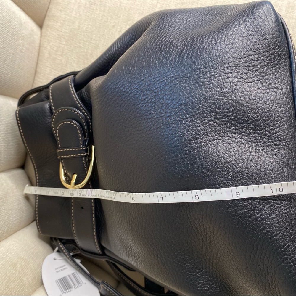 Leather co. By Liz Claiborne  Black Leather crossbody belted bucket purse NWT - Picture 9 of 10